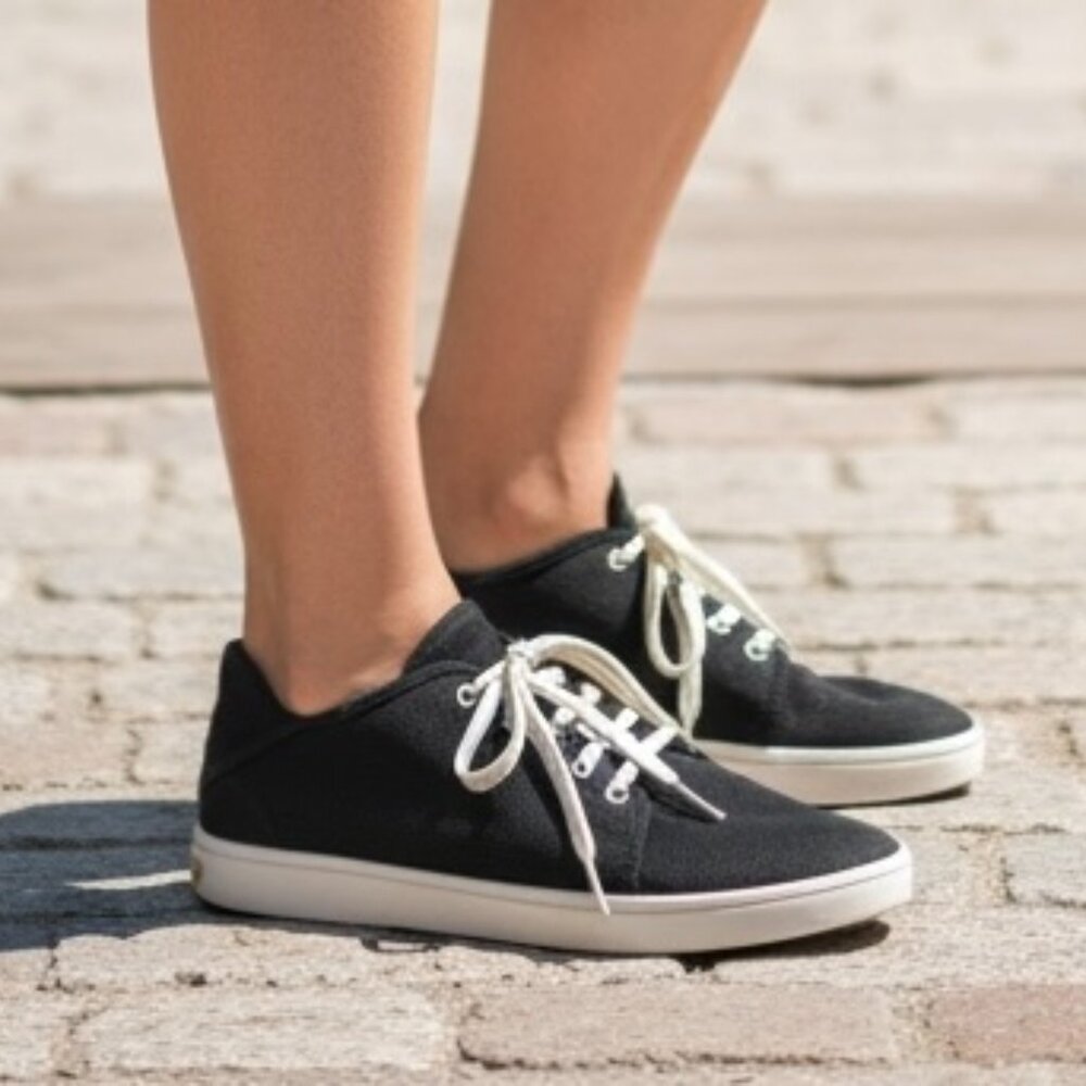 NEW Olukai Pehuea Li women’s Shoes size 9 Sneakers Navy blue low top lace up NWT